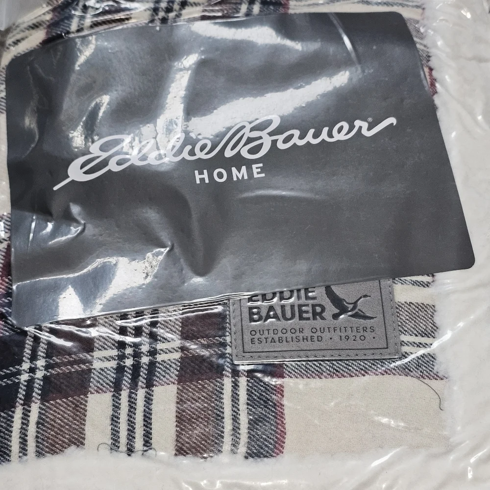 Eddie Bauer Sherpa & Brushed Fleece Edgewood Plaid Khaki Blanket. 50